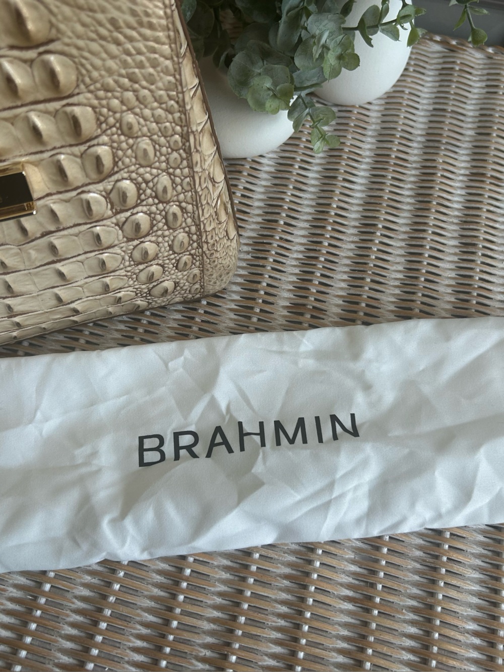 Brahmin Seashell Croc Embossed Leather Crossbody Bucket Bag coastal old money - Picture 9 of 10